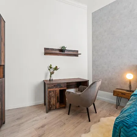 The Mierendorf Hinterhaus, 2 Bed Up To 4 People Berlim