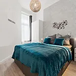 The Mierendorf Iii, Group & Family Friendly, 2 Bedroom 1,5 Bath Rooms, Ideal For 2 -4 Guests Berlin