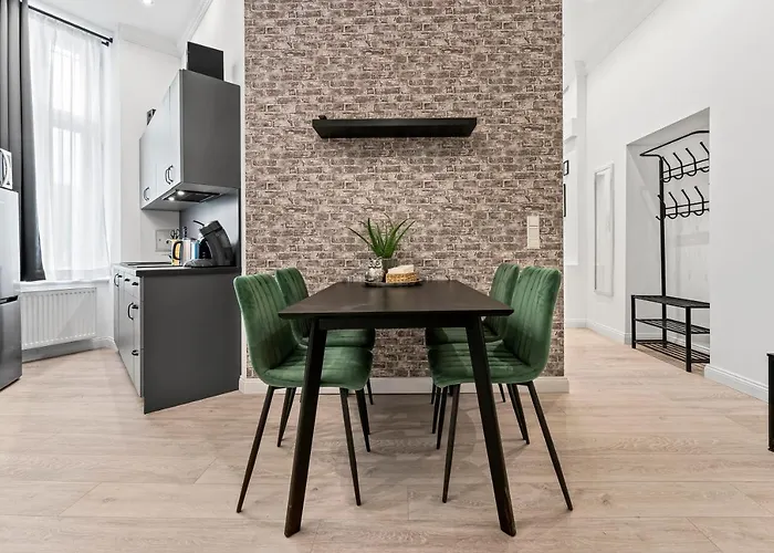 The Mierendorf Iii, Group & Family Friendly, 2 Bedroom 1,5 Bath Rooms, Ideal For 2 -4 Guests