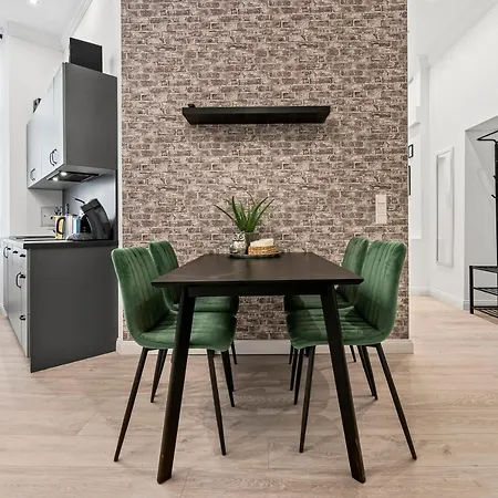 The Mierendorf Iii, Group & Family Friendly, 2 Bedroom 1,5 Bath Rooms, Ideal For 2 -5 Guests